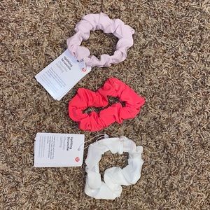 Lululemon uplifting scrunchie (3 pack)